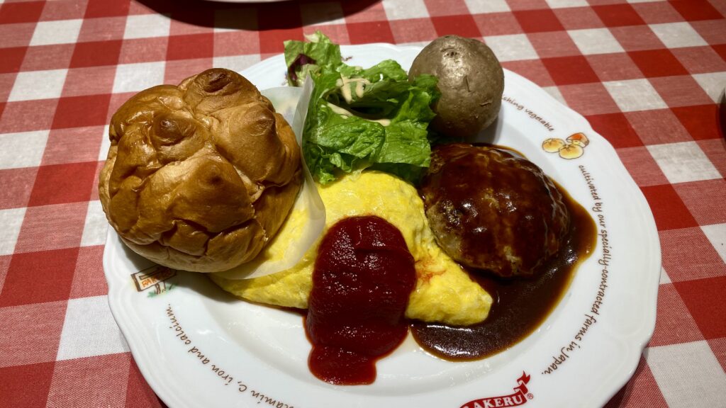 KUKUのオムライスとハンバーグ