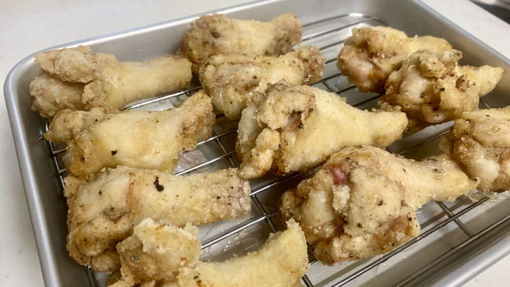 7分揚げたら一度取り出す