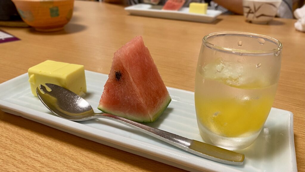 水菓子:マンゴー風味の葛切・小玉西瓜・ヨーグルトとマンゴー寄せ