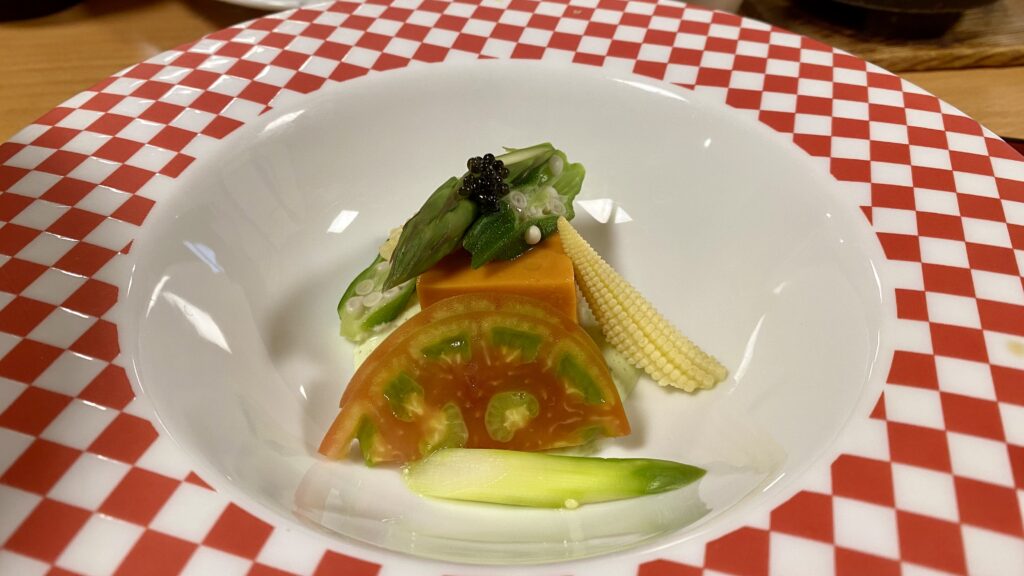 先皿:トマト豆腐と夏野菜 チーズとバジルのソース